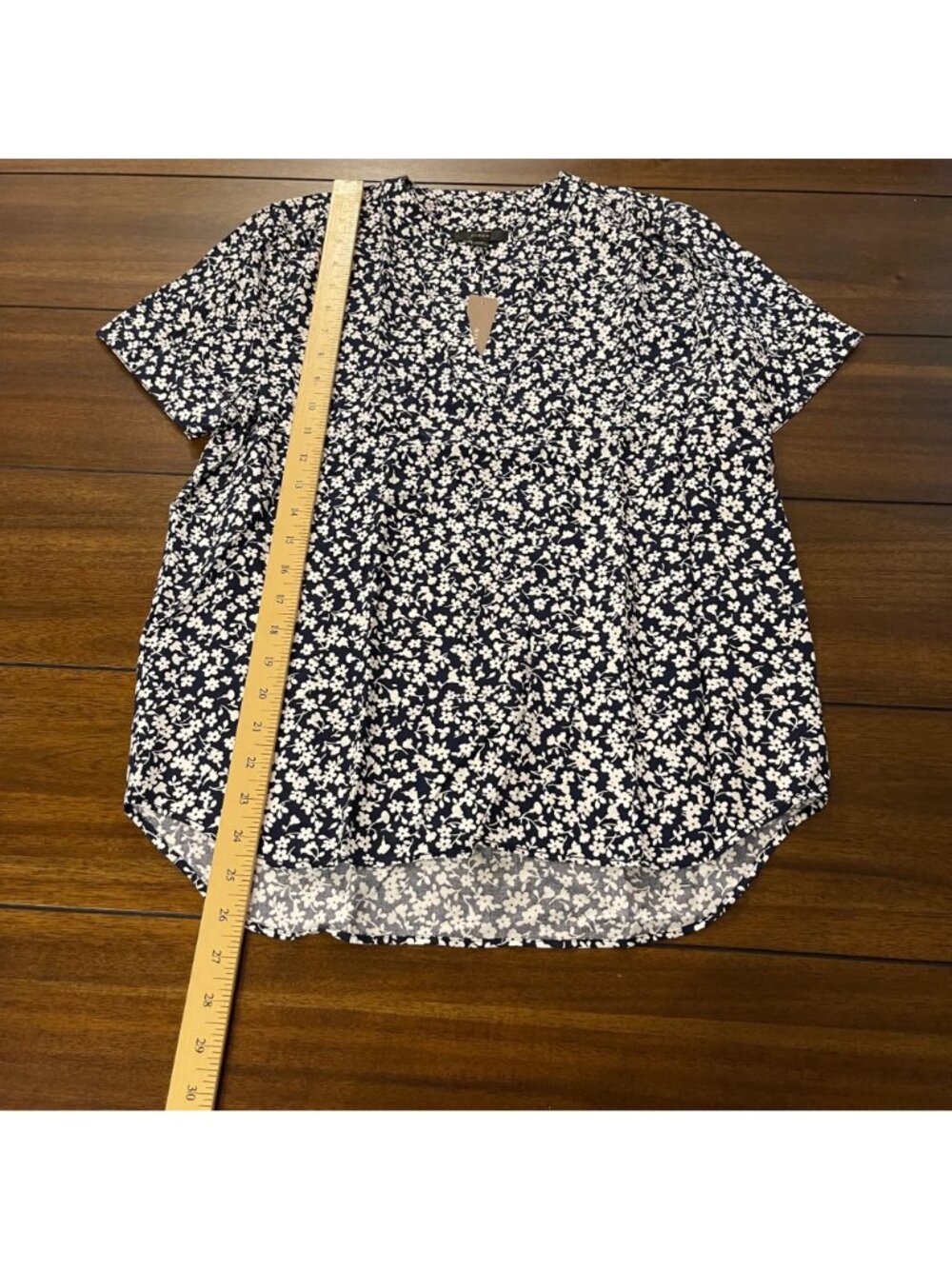 J.Crew Womens XS Navy Floral Short Sleeve Blouse Split Neck 100% Viscose Lightwe - Picture 4 of 12